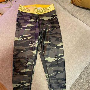 Victoria Sport Camo Leggings (S)